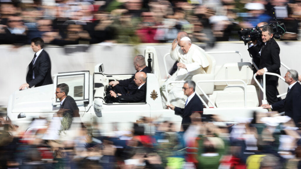 L'histoire de ce véhicule: Le Pape va traverser le Luxembourg dans sa célèbre "papamobile"