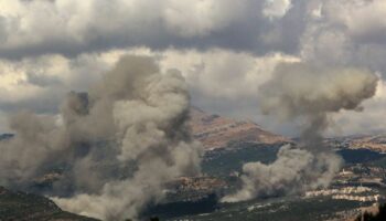 Israels Armee greift nach eigenen Angaben Hunderte Stellungen der Hisbollah im Libanon an. Foto: Marwan Naamani/dpa