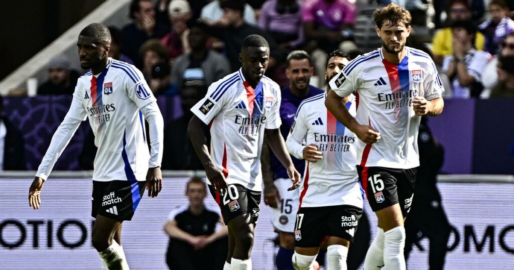 Ligue 1 : Lyon l’emporte miraculeusement à Toulouse