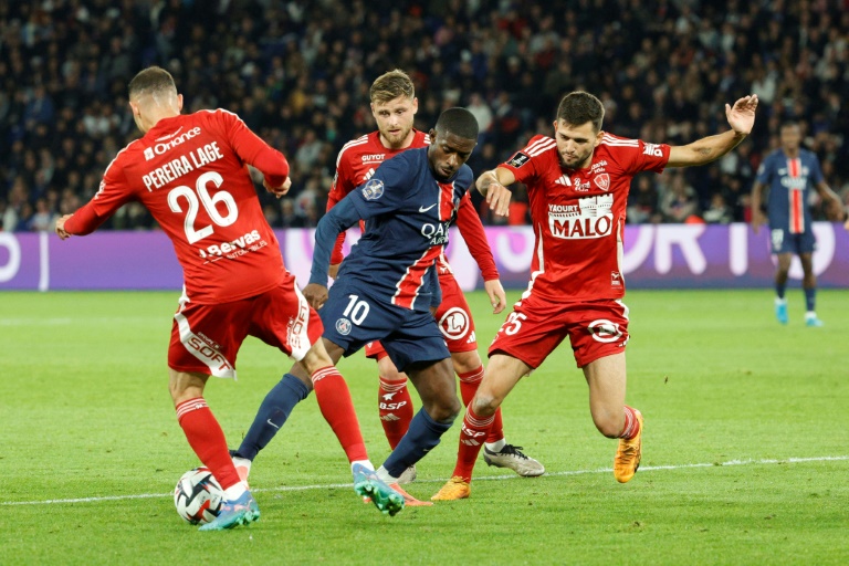 Ligue 1: Quatrième victoire pour Paris, leader devant l'OM