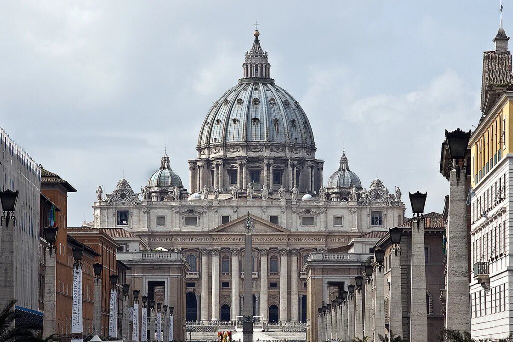 Los "Romeo y Julieta del Vaticano": contraen matrimonio dos empleados amenazados con el despido por casarse