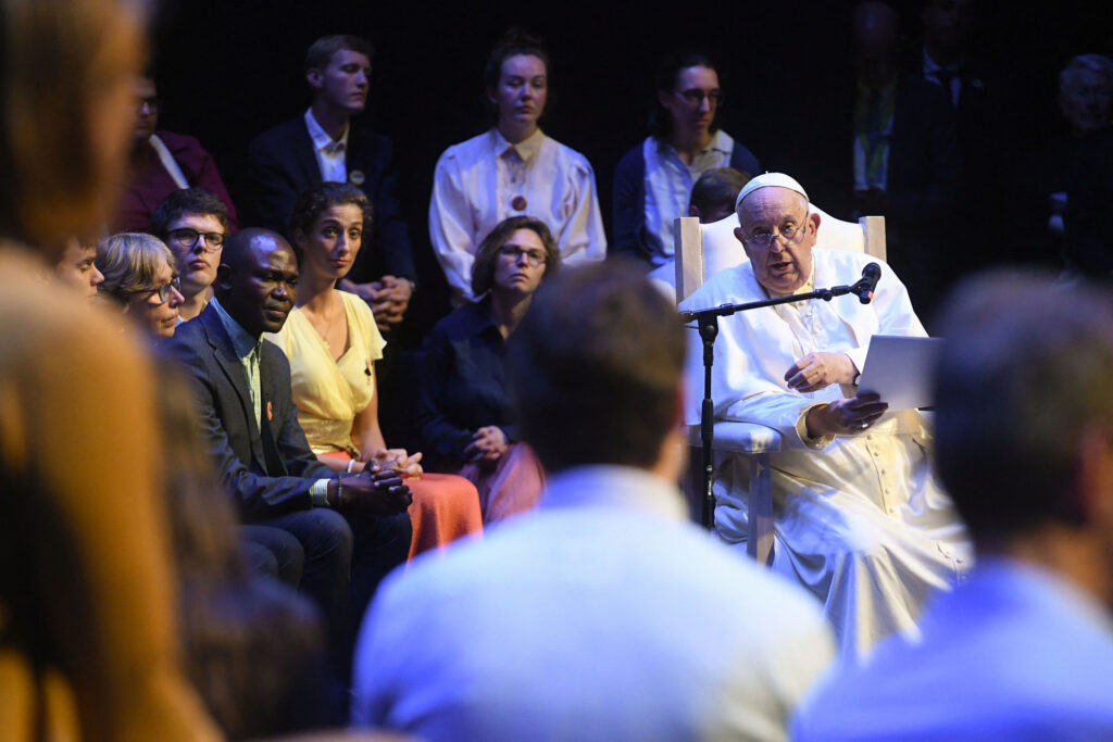 Louvain-la-Neuve: Interpellé sur la place des femmes, le pape suscite "'l'incompréhension"