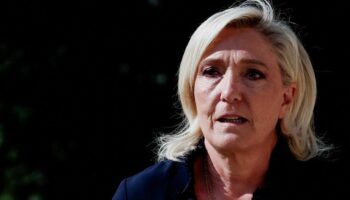 Marine Le Pen dépose plainte pour «abus de faiblesse», après la diffusion d’une vidéo de son père aux côtés d’un groupe de rock néonazi