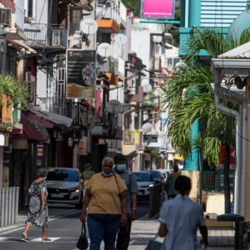 Martinique : six policiers blessés par des tirs lors de violences urbaines à Fort-de-France