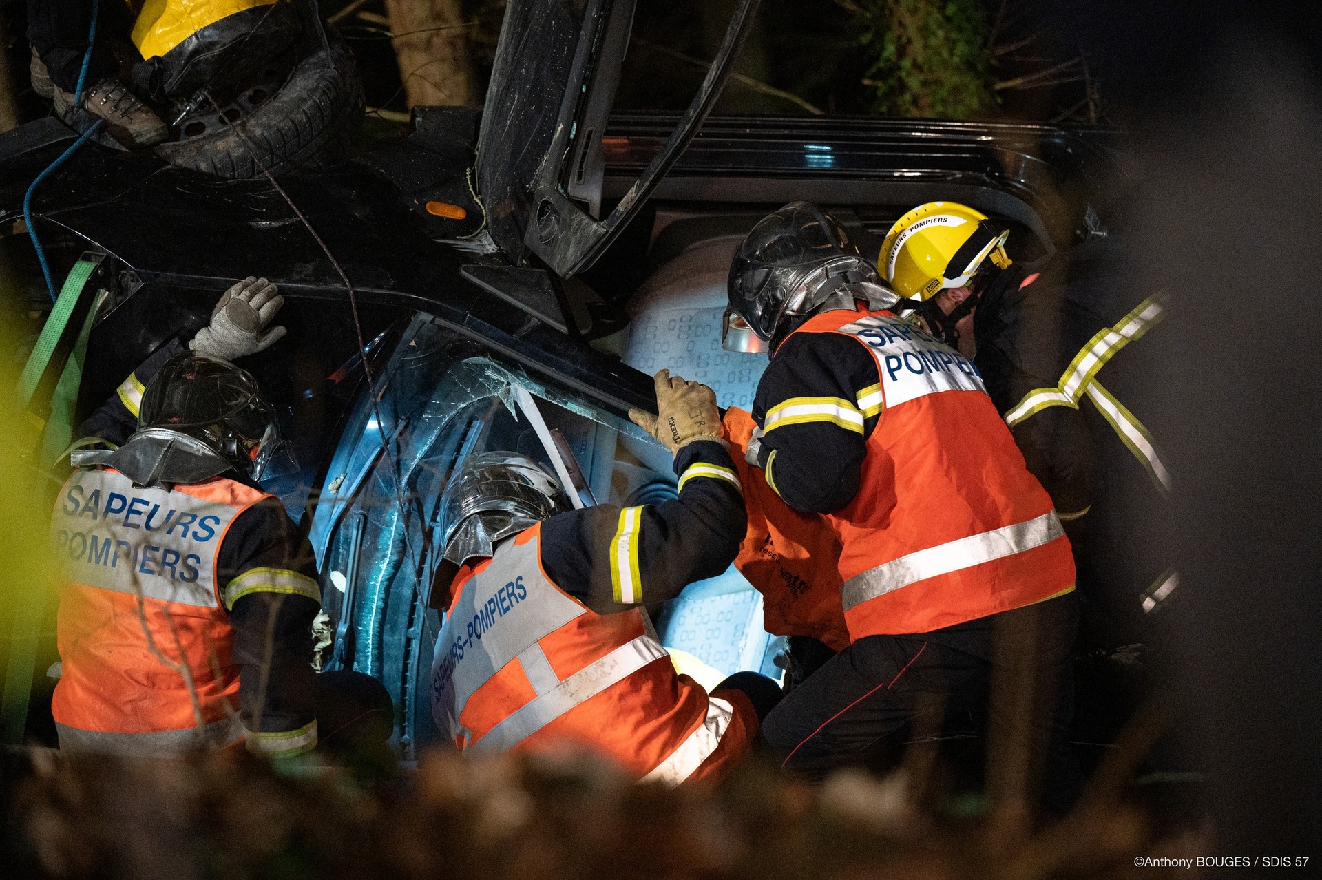 Meuse: Une voiture renversée découverte sur le bas-côté, le conducteur est décédé