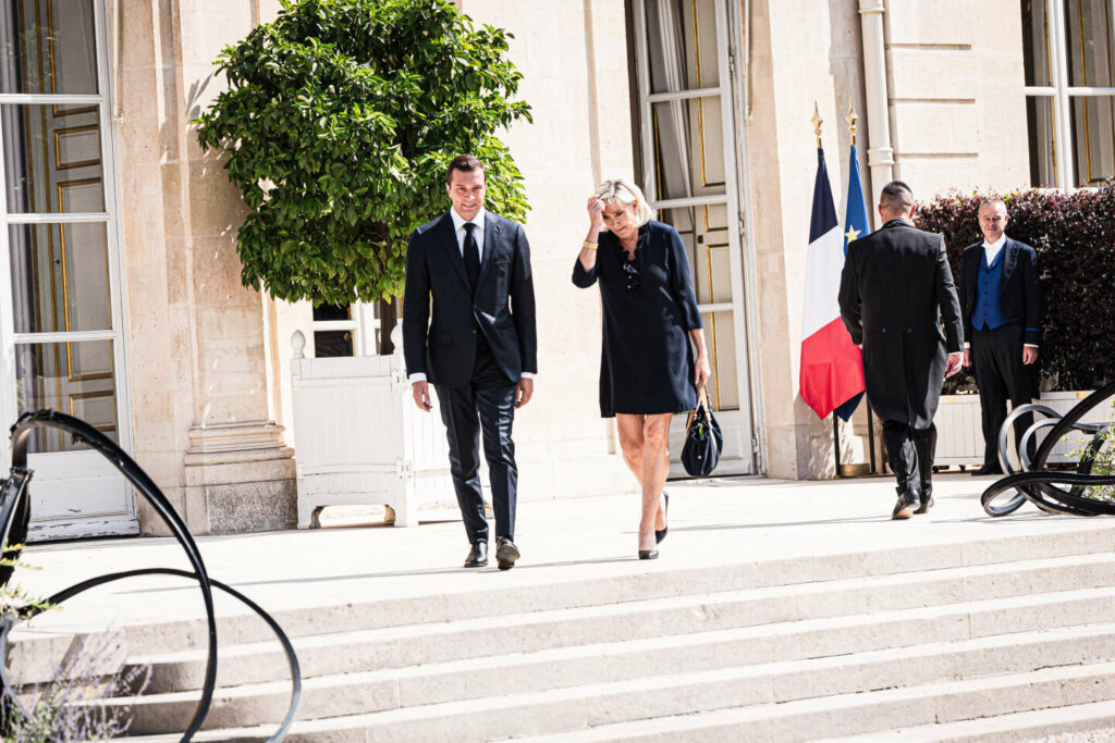 Michel Barnier, un premier ministre sous la surveillance du RN