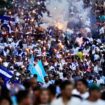 Miles de hondureños marchan con antorchas contra el gobierno tras el fin del tratado de extradición con EEUU