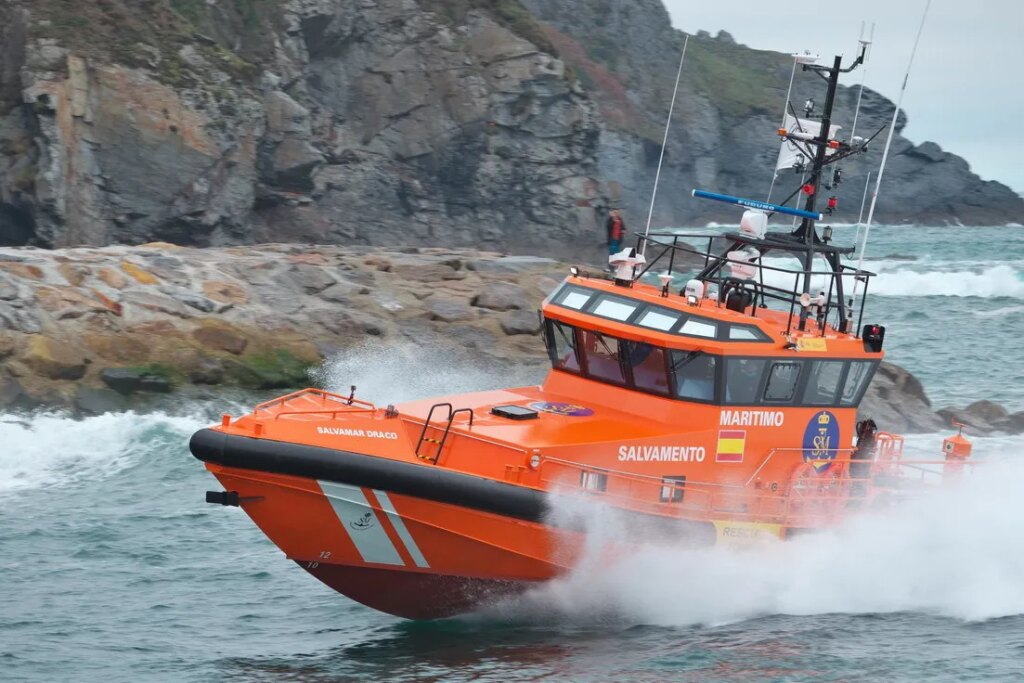 Muere en el helicóptero de rescate una mujer atacada por un tiburón a 514 kilómetros de Canarias