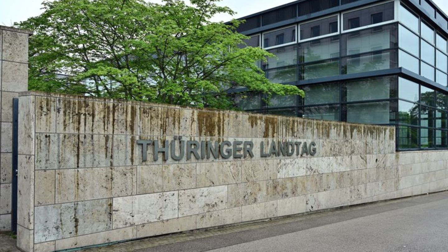 Spätestens am 30. Tag nach der Wahl muss der neue Landtag zusammentreten. Foto: Martin Schutt/dpa