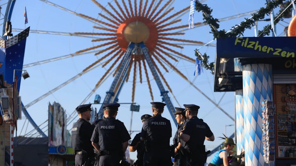 Newsblog zum Oktoberfest in München: Mutmaßlicher Kokainsünder greift Polizisten an