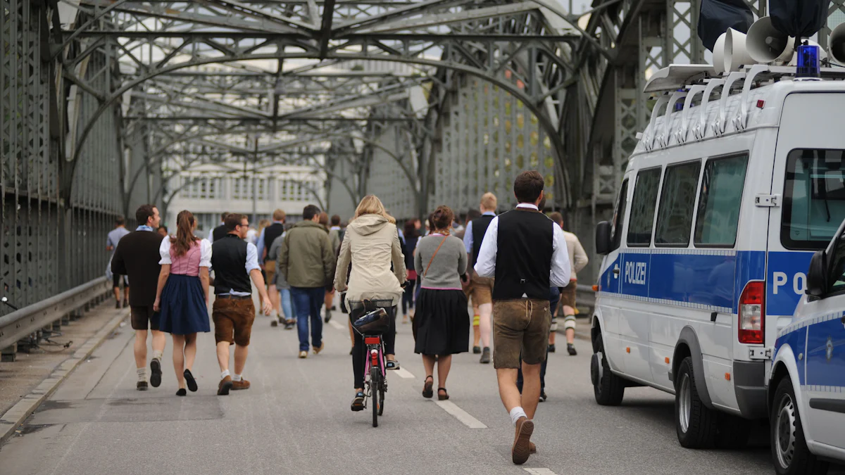 Newsblog zum Oktoberfest in München: Wiesnbesucher im Gleis: S-Bahn muss Schnellbremsung einlegen