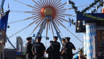 Newsblog zum Oktoberfest in München: Zwei Messer in der Tasche – Polizei erteilt 51-Jähriger Platzverweis