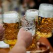 Newsblog zum Oktoberfest in München: Zwei Ordner nach Angriffen mit Masskrug und Weißbierglas verletzt