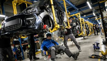 Nouvelles normes en 2025: L'automobile européenne fonce droit dans le mur, préviennent des constructeurs