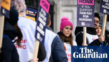 Nurses in England reject government’s 5.5% pay award