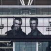 Screens am Londoner Wembley-Stadion kündigen Oasis für das nächste Jahr bereits an.