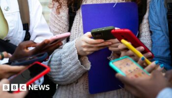 One of England's biggest school academy trusts to ban phone use