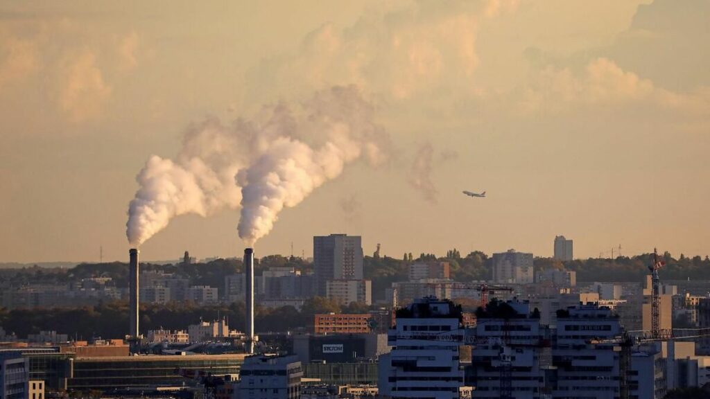 Ouvertures et fermetures d’usines : la réindustrialisation marque le pas au premier semestre en France