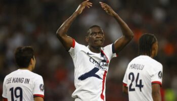 PSG : Kolo Muani en Bleu et à Paris, deux salles, deux ambiances