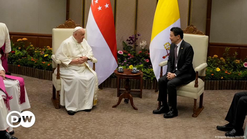 Papst mahnt in Singapur faire Löhne für Arbeitsmigranten an