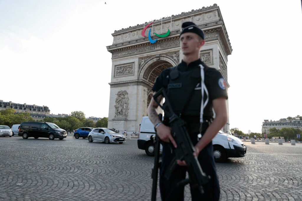 Paris 2024 : plus de 4 000 policiers mobilisés pour la « parade des champions » sur les Champs-Elysées