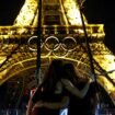 Paris: Les anneaux olympiques de la tour Eiffel ont été retirés