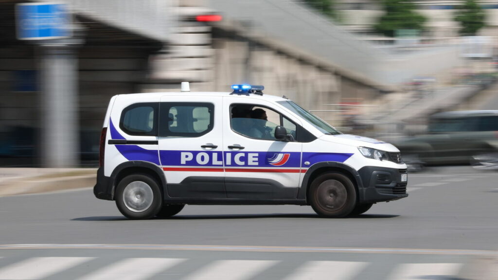 Paris : un piéton percuté par une voiture qui tentait de fuir la police, le conducteur arrêté