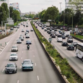 Périphérique parisien à 50 km/h et voies réservées : les questions qui se posent sur le projet d’Anne Hidalgo