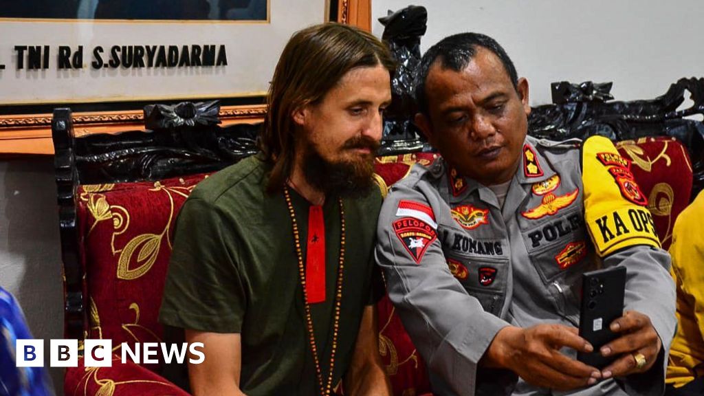 Pilot hostage freed by Papua rebels 'very happy' to go home