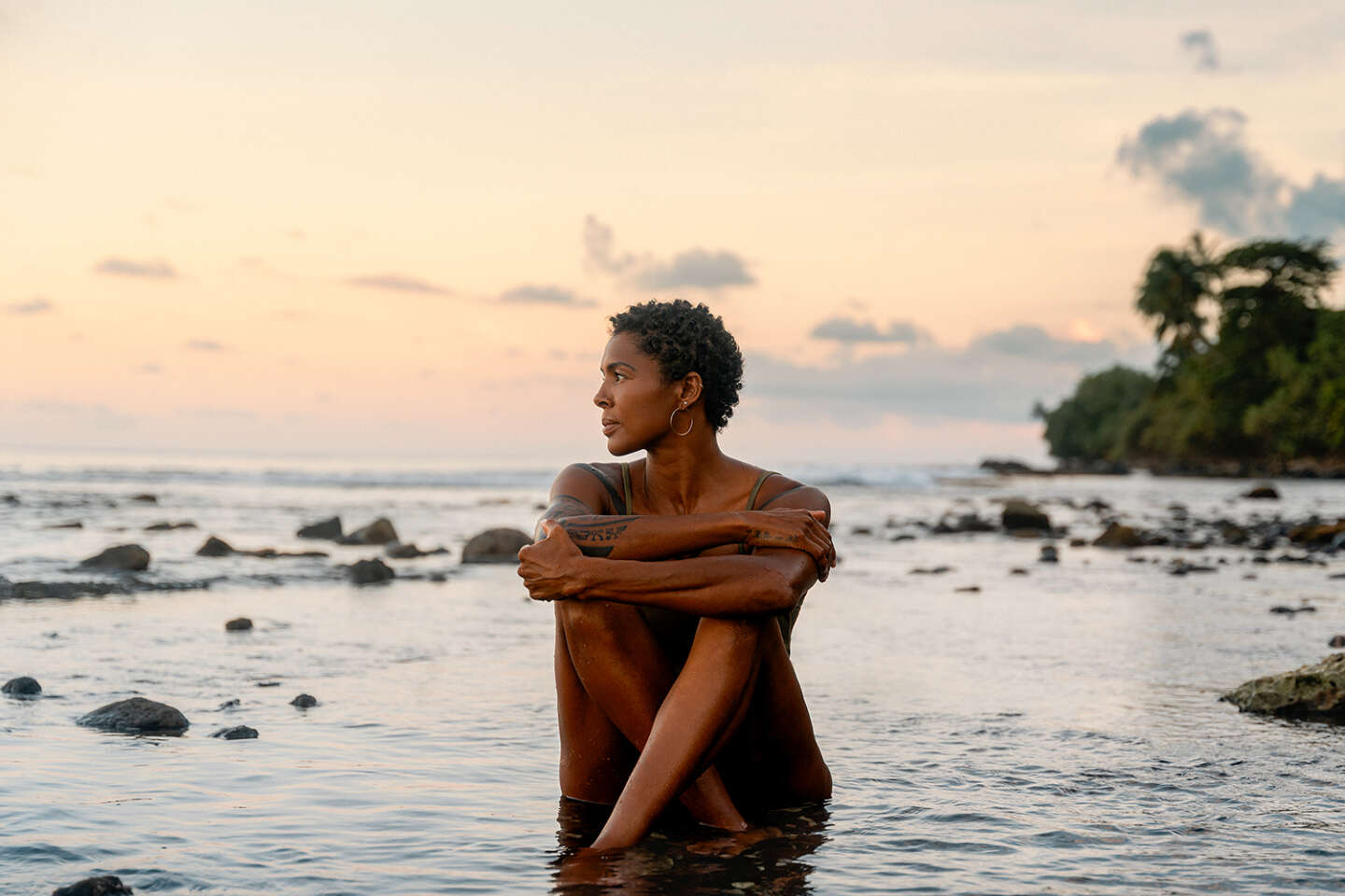 Pour la chanteuse Ayo, des gammes et des vagues : « J’ai besoin d’aller surfer tous les matins. Il y a des gens qui vont à l’église. Mon temple, c’est l’océan »