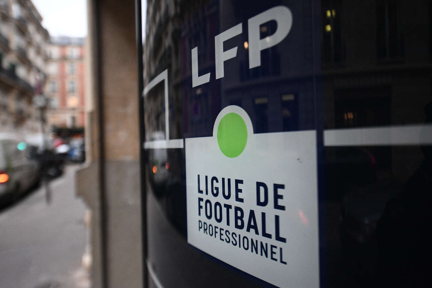 Pour le Sénat, « il y a urgence à ce que le football français arrête de vivre au-dessus de ses moyens »