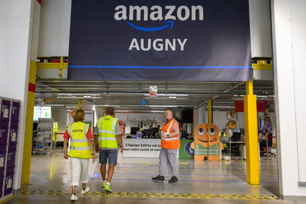 Pour redorer son image: Amazon ouvre son site de Metz au public