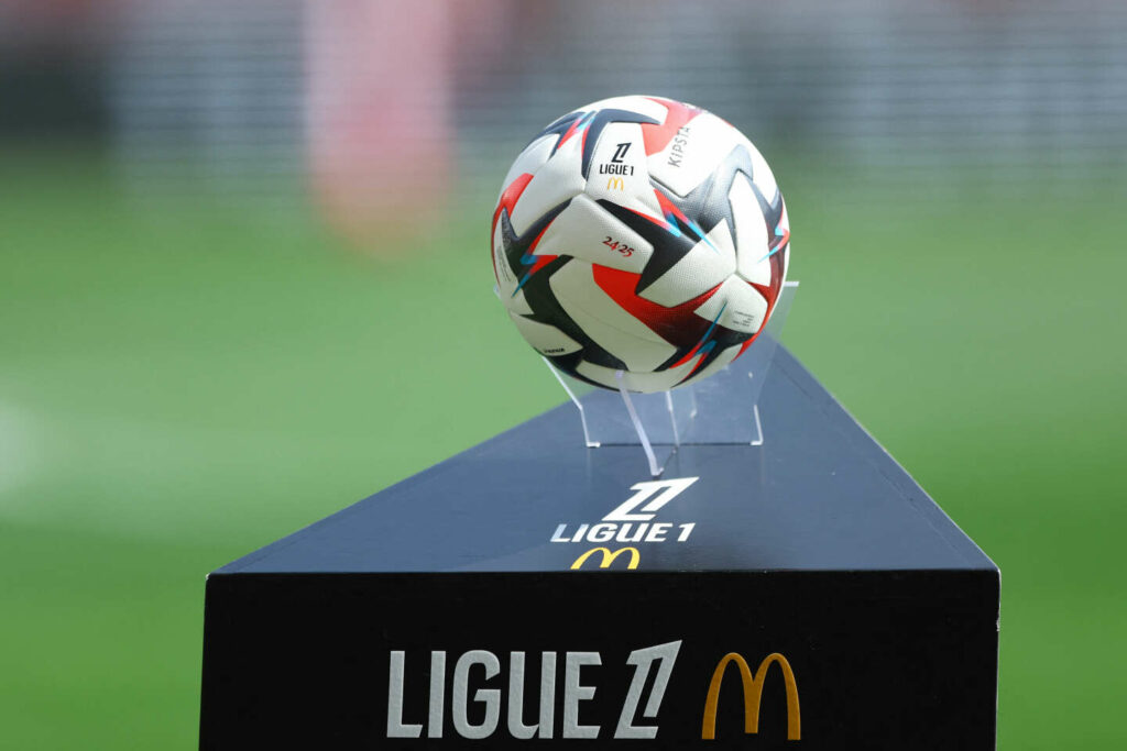 Pour valoriser la Ligue 1, les dirigeants du football français la jouent décalé