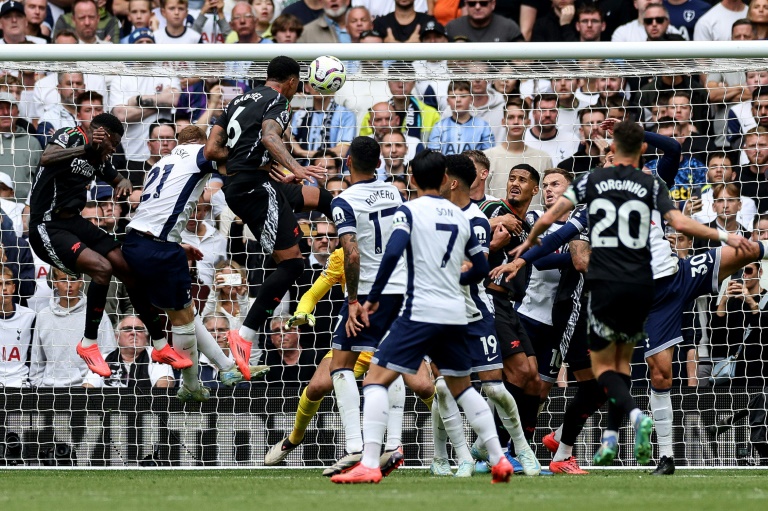 Premier League: Arsenal remporte le derby à Tottenham d'une courte tête