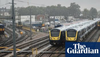 RMT rail workers vote to accept pay deals