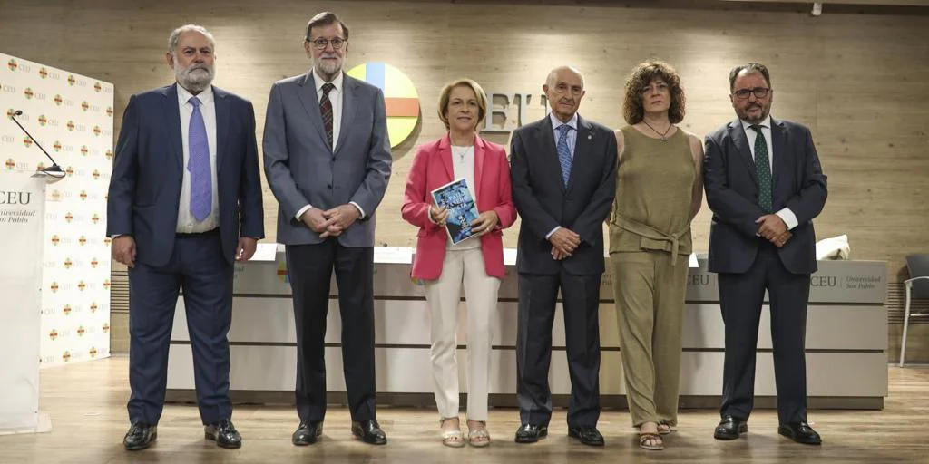 Rajoy presenta 'El patio trasero de ETA', el libro del periodista de ABC Pablo Muñoz y el excomisario Jesús De la Morena