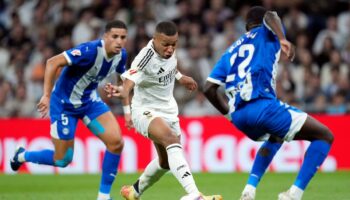 Real Madrid : Kylian Mbappé s’offre un but splendide puis sort blessé