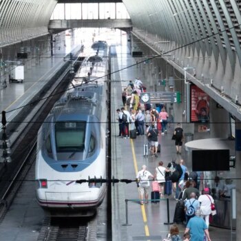 Renfe y Adif eluden responsabilidades y se pasan la pelota sobre el retraso del AVE a Sevilla