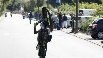 Rodéo urbain : près de Nantes, un jeune homme non casqué grièvement blessé après une collision avec un bus