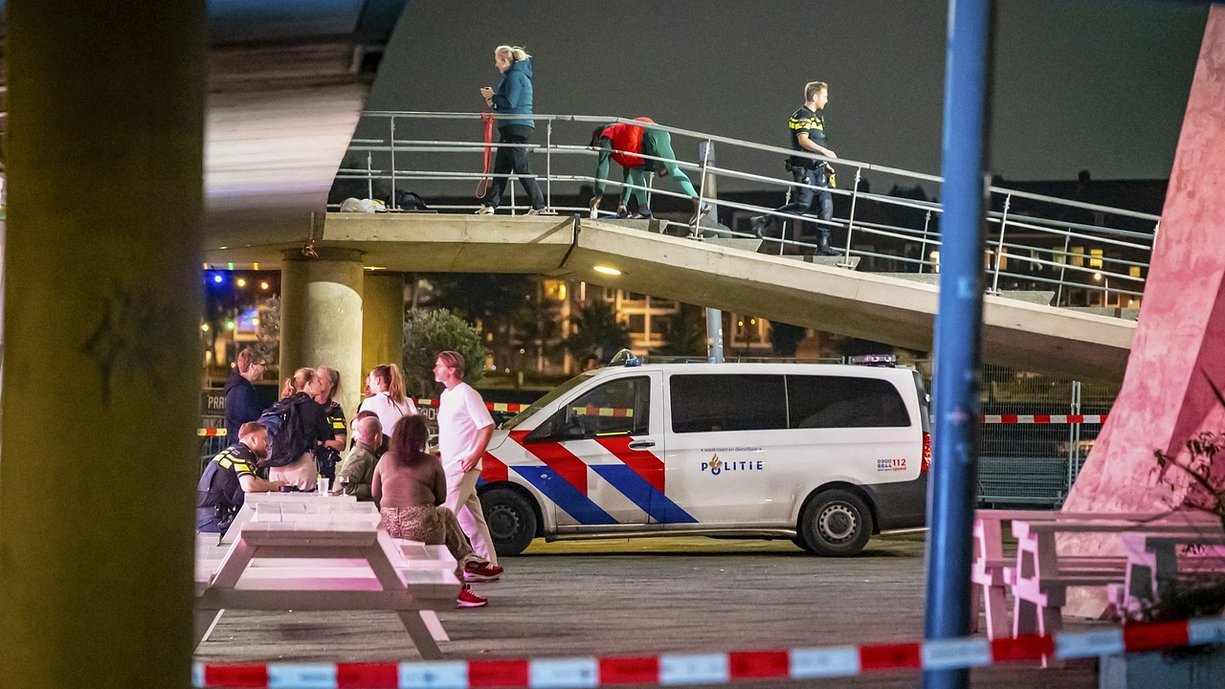 Rotterdam: Un homme armé d'un couteau tue une personne et en blesse une autre