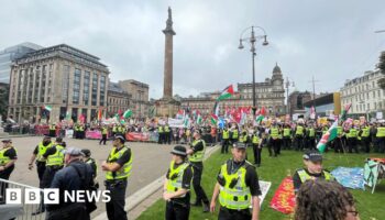 Scuffles as thousands attend rival demonstrations in Glasgow.