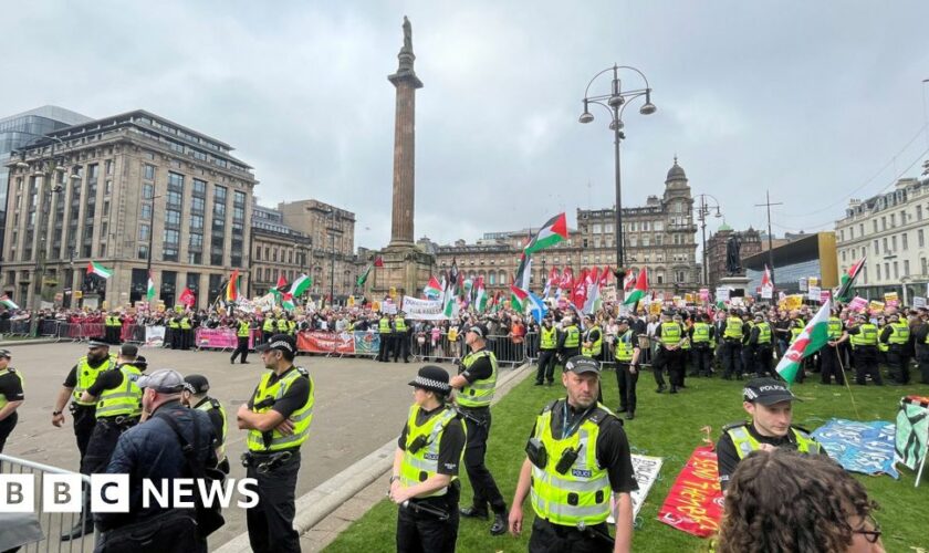 Scuffles as thousands attend rival demonstrations in Glasgow.