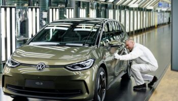 Stupeur en Allemagne: Volkswagen envisage des licenciements et des fermetures d'usines