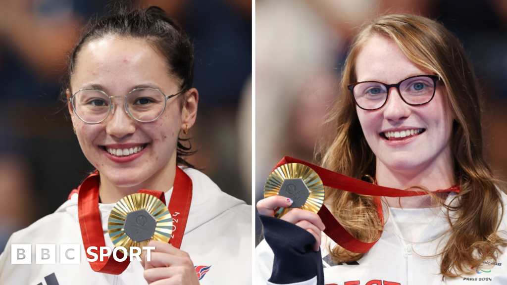 Alice Tai and Becky Redfern with their gold medals