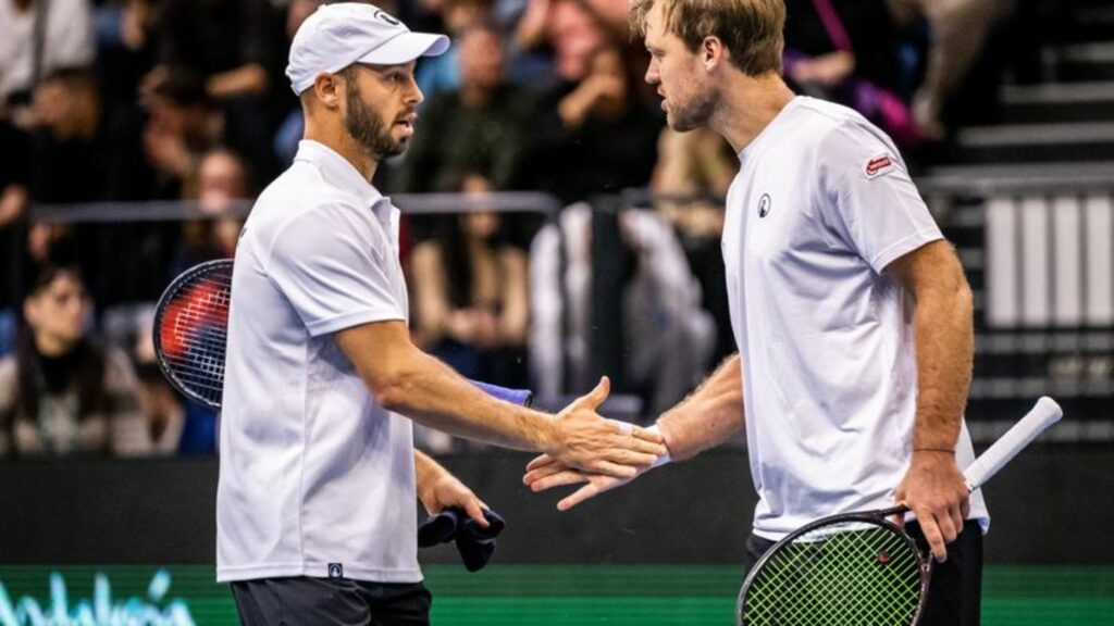 Tim Pütz (l) und Kevin Krawietz dürfen sich über den Einzug in das erste gemeinsame Grand-Slam-Finale freuen. Foto: Marton Monus