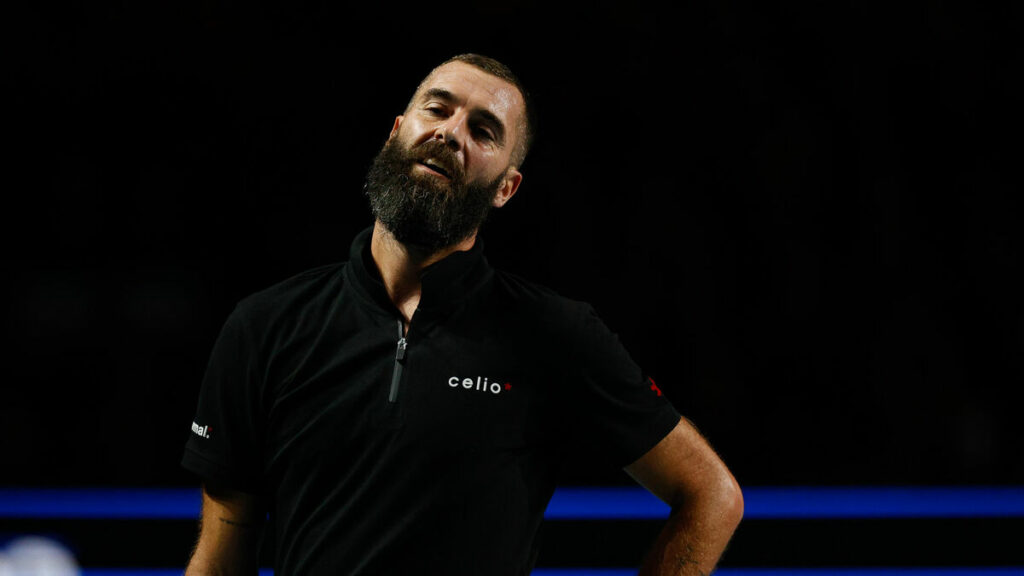 Tennis : balayé en 37 minutes, Benoît Paire envoie des baisers au public qui le siffle à Rennes