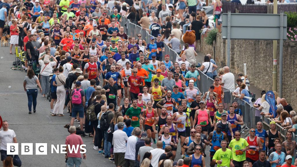 Thousands of people get set for Great North Run