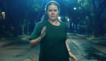 [Trailer] Amy Adams en mère au foyer déchaînée dans “Nightbitch“