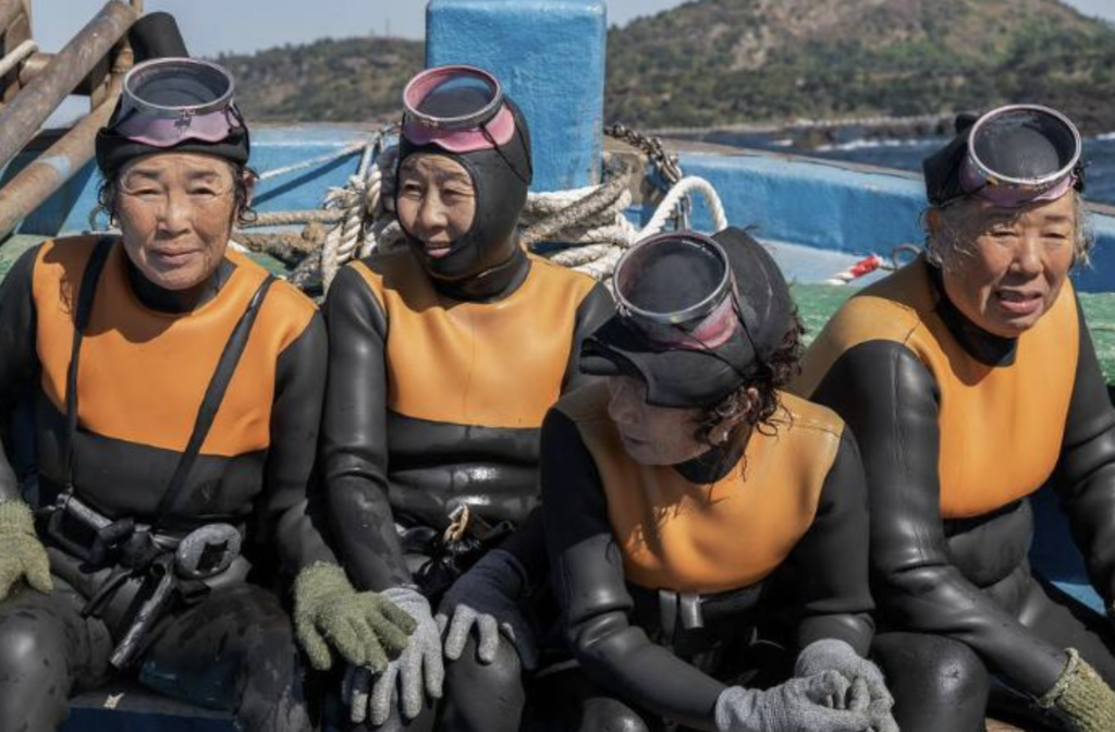 [Trailer] “Haenyeo : les dernières gardiennes de la mer” : l’histoire des grands-mères plongeuses de l’île de Jeju 