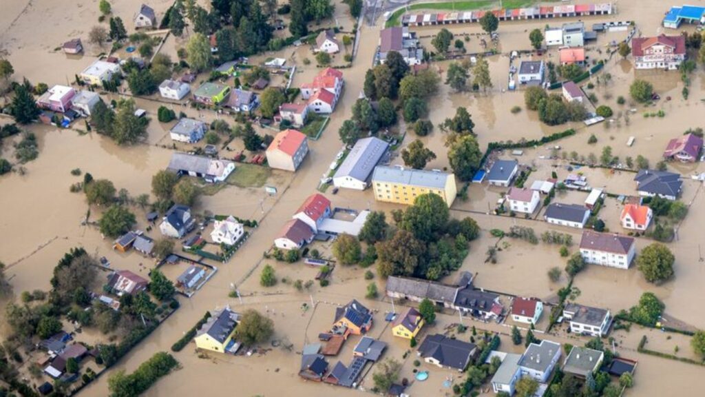 Ganze Regionen in Tschechien leiden unter einem Jahrhunderthochwasser. (Foto aktuell) Foto: Sznapka Petr/CTK/dpa